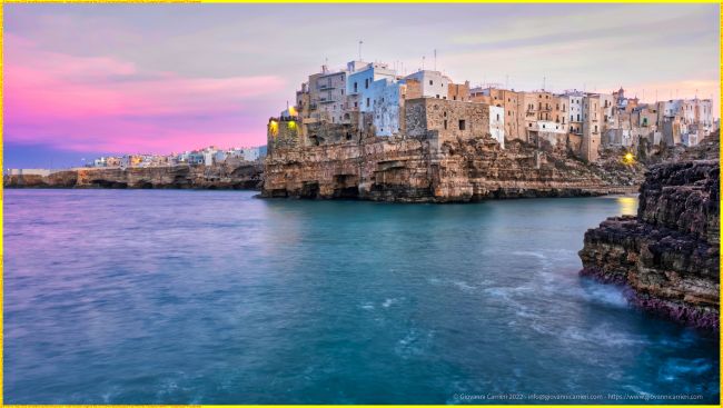 Tramonto rosa su Polignano a Mare