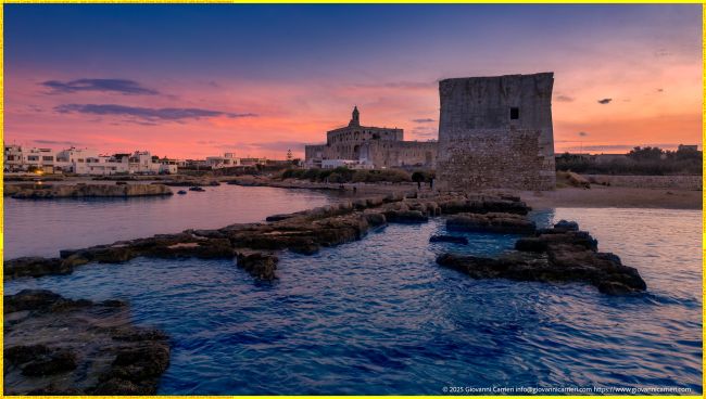 Tramonto autunnale sulla Storica Abbazia e Torre di San Vito sul Mare a Polignano a Mare, Puglia