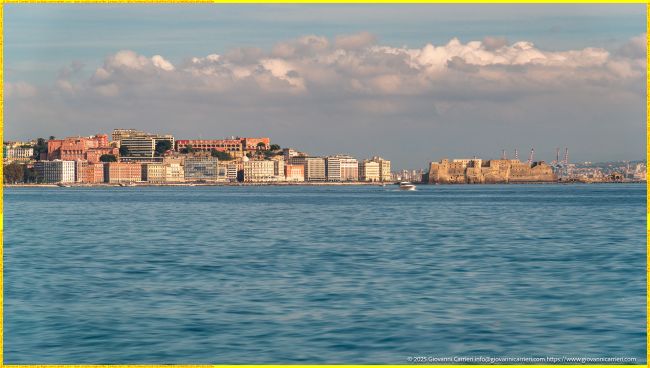 Il Lungomare Caracciolo di Napoli visto dal Golfo: architettura e storia della costa partenopea